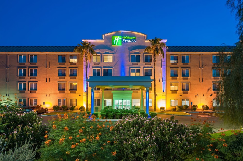 Holiday Inn Express Peoria North – Glendale, an IHG Hotel